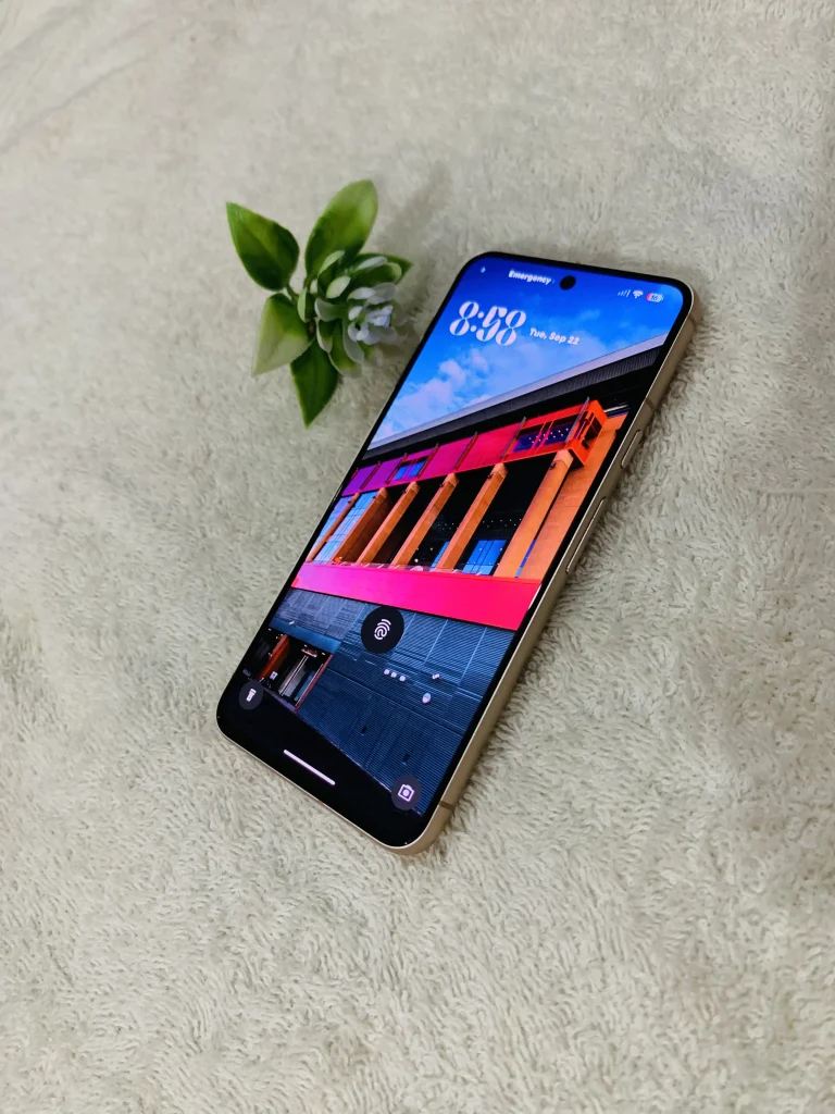 Google Pixel 8 front