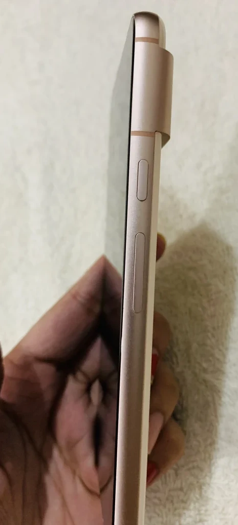 Google Pixel 8 side 