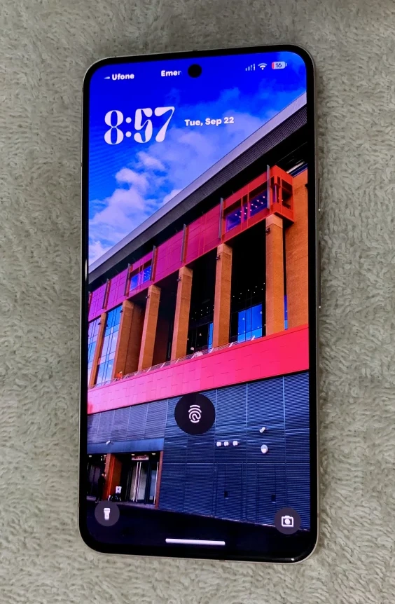 Google Pixel 8 Front Side Photo 