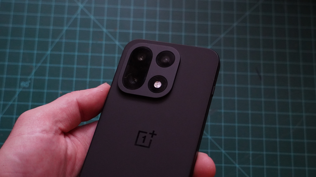 OnePlus 15 Performance Review